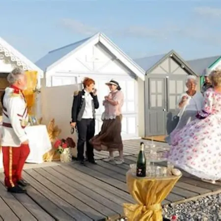 La Baigneuse Maison Avec Jardinet Et Parking Privé, à 200 M Casa de Férias