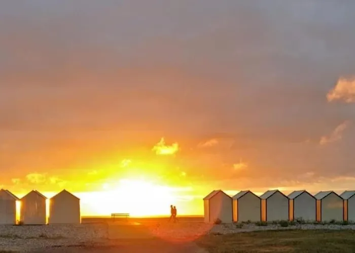 La Baigneuse Maison Avec Jardinet Et Parking Privé, à 200 M