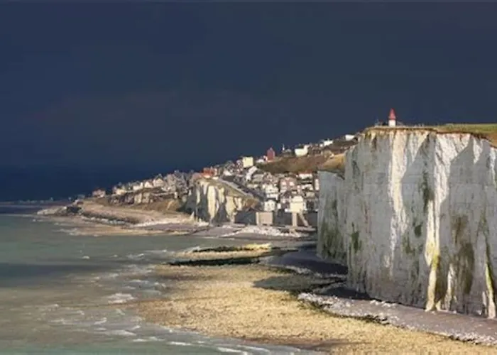 La Baigneuse Maison Avec Jardinet Et Parking Privé, à 200 M
