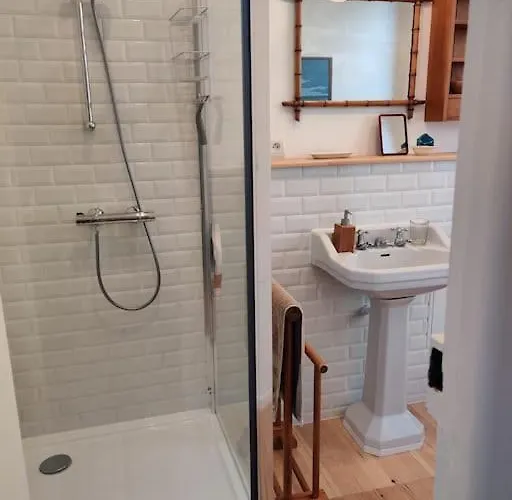 La Baigneuse Maison Avec Jardinet Et Parking Privé, à 200 M