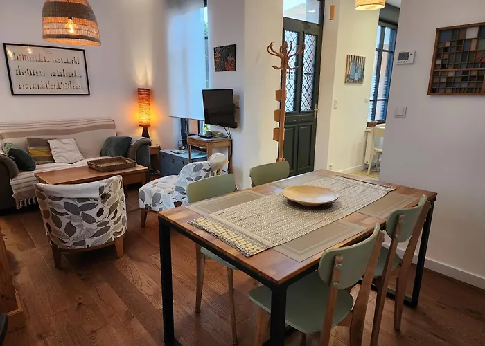 La Baigneuse Maison Avec Jardinet Et Parking Privé, à 200 M