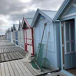 La Baigneuse Maison Avec Jardinet Et Parking Prive, A 200 M