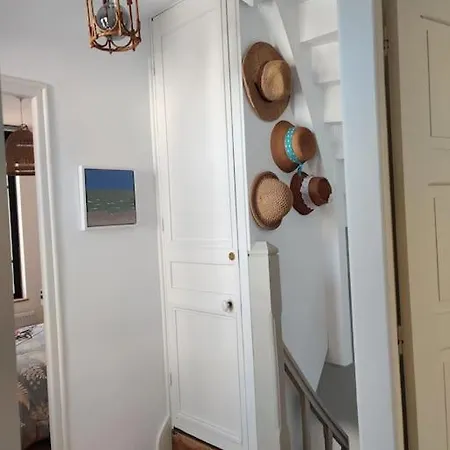 La Baigneuse Maison Avec Jardinet Et Parking Privé, à 200 M Сasa de vacaciones *