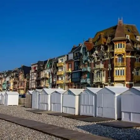 La Baigneuse Maison Avec Jardinet Et Parking Prive, A 200 M