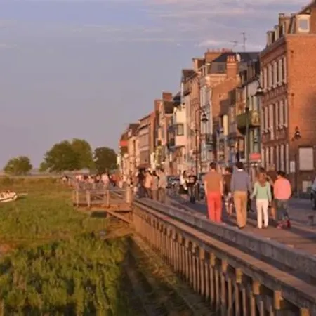 Hébergement de vacances La Baigneuse Maison Avec Jardinet Et Parking Privé, à 200 M