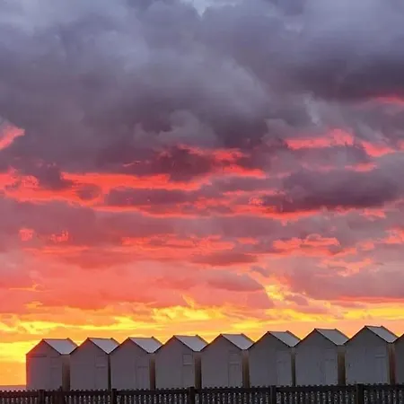 La Baigneuse Maison Avec Jardinet Et Parking Privé, à 200 M Hébergement de vacances *