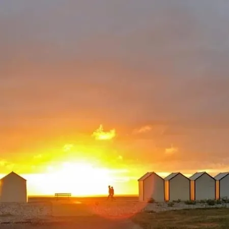 La Baigneuse Maison Avec Jardinet Et Parking Privé, à 200 M