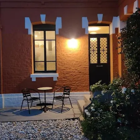 Сasa de vacaciones La Baigneuse Maison Avec Jardinet Et Parking Privé, à 200 M *