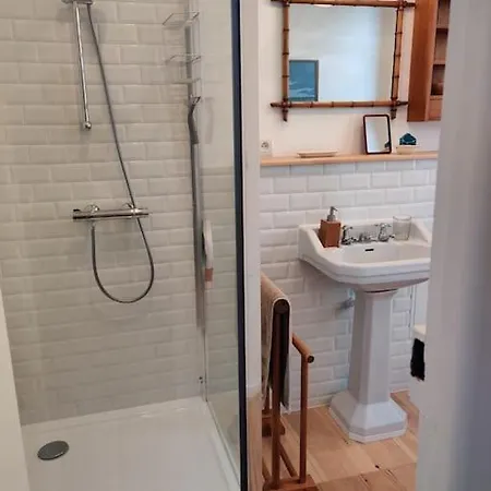 La Baigneuse Maison Avec Jardinet Et Parking Privé, à 200 M