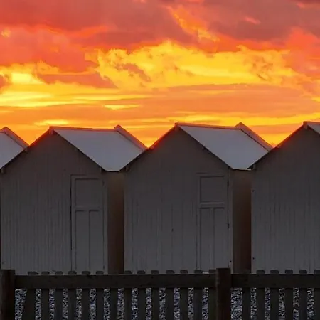 La Baigneuse Maison Avec Jardinet Et Parking Privé, à 200 M *